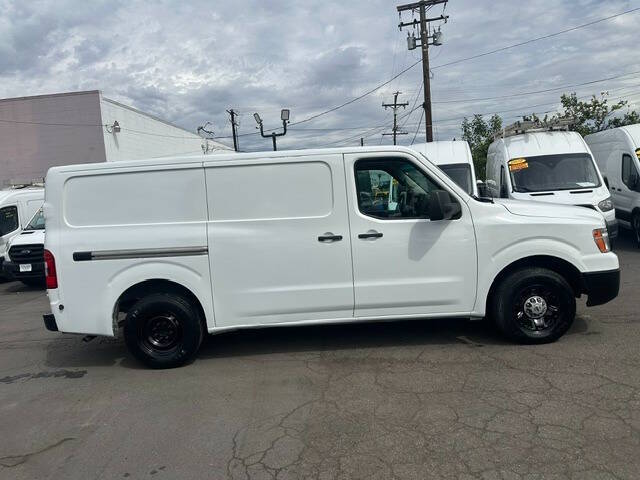 nissan nv cargo 2017 1N6BF0KM0HN806729 image nissan nv cargo 2017 1N6BF0KM0HN806729 image